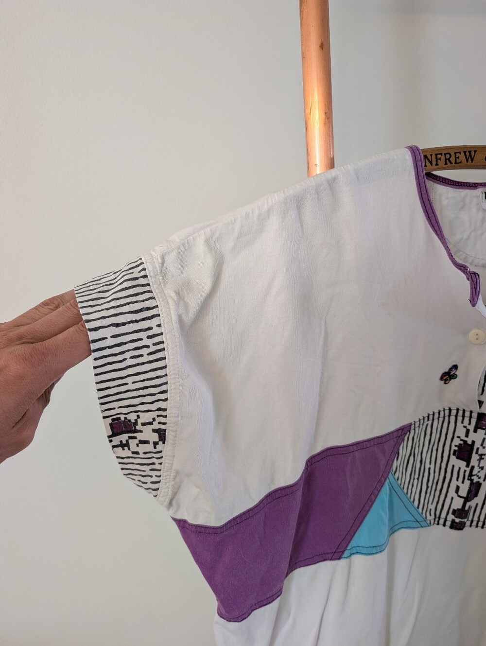 🔥80s/90s🔥- Reebok White Tee w/ Purple & Teal Geometric Accent, Tennis Vibe 🎾 - Picture 5 of 12